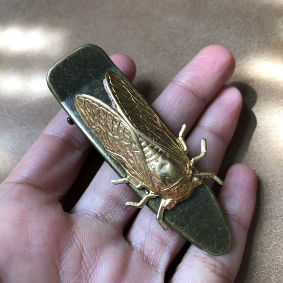 Cicada big insect hair clip - Picture 2 of 5